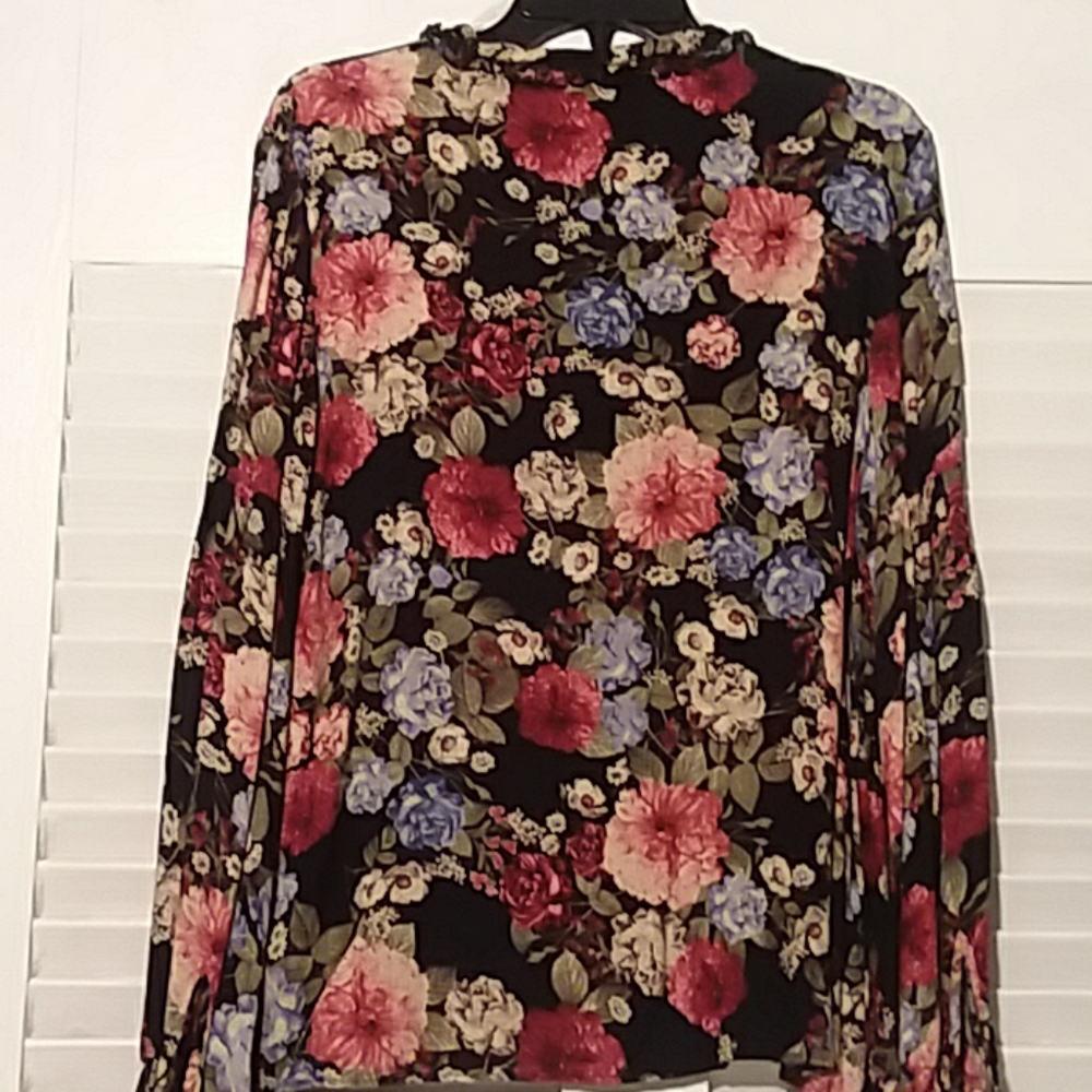 Seven7 Blouse - Picture 3 of 6